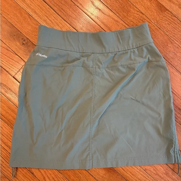Colombian Women’s Army Green Pull On Skort - Size Small - Picture 2 of 4